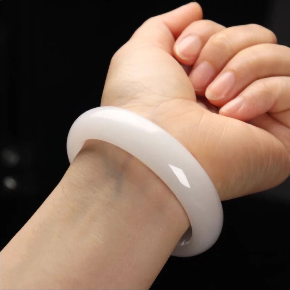 Natural white Jade Hand Made Jade Bangle Bracelet.